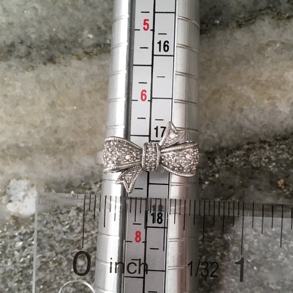 10k Solid White Gold Diamond Bow Ring - Picture 13 of 16